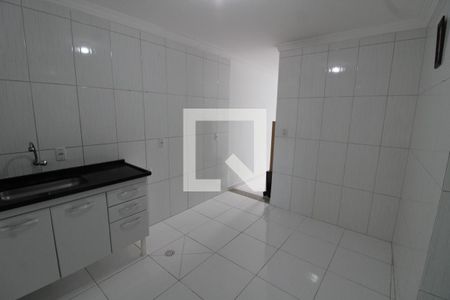 Cozinha de casa para alugar com 2 quartos, 65m² em Vila Antonieta, São Paulo