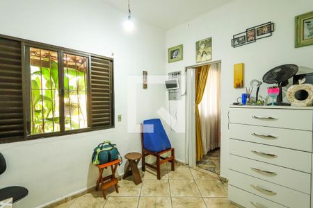 Casa 1 - Quarto 1 de casa à venda com 5 quartos, 142m² em Vila Romero, São Paulo