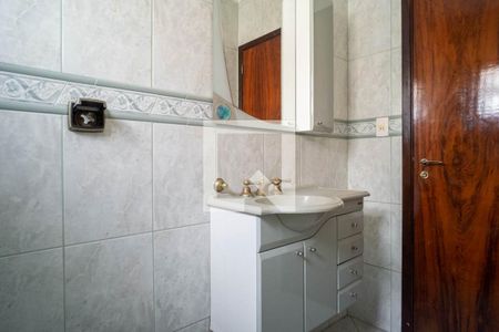 Banheiro de casa à venda com 3 quartos, 350m² em Vila Dalila, São Paulo