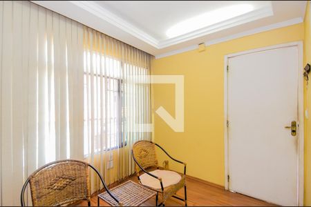 Casa à venda com 49m², 3 quartos e 2 vagasSala