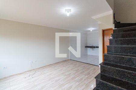 Sala de casa de condomínio para alugar com 2 quartos, 63m² em Vila Paranagua, São Paulo