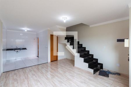 Sala de casa de condomínio para alugar com 2 quartos, 63m² em Vila Paranagua, São Paulo