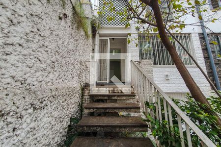 Escada Frente de casa para alugar com 3 quartos, 190m² em Vila Mariana, São Paulo