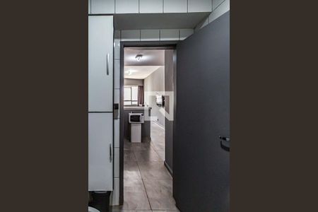 Banheiro de kitnet/studio para alugar com 1 quarto, 29m² em República, São Paulo