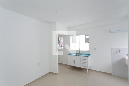 Sala/cozinha/Quarto/serviço de casa para alugar com 1 quarto, 25m² em Parque Pinheiros, Taboão da Serra