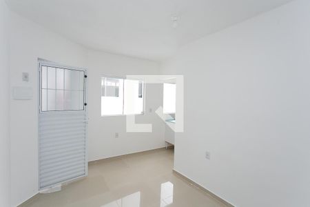 Sala/cozinha/Quarto/serviço de casa para alugar com 1 quarto, 25m² em Parque Pinheiros, Taboão da Serra