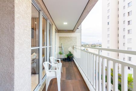 Varanda  de apartamento à venda com 2 quartos, 62m² em Km 18, Osasco