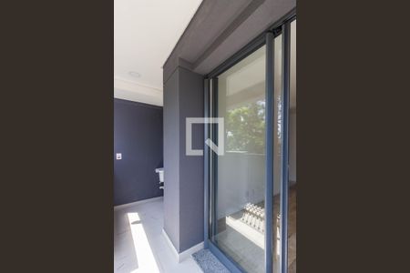 Varanda e Área de Serviço de apartamento à venda com 2 quartos, 57m² em Ferreira, São Paulo