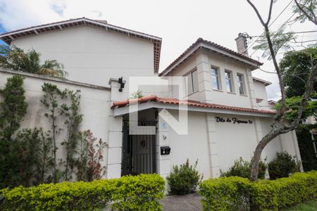 Casa de condomínio à venda com 153m², 3 quartos e 2 vagas Casa de condomínio à venda com 153m², 3 quartos e 2 vagasFachada