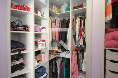 Casa de condomínio à venda com 153m², 3 quartos e 2 vagas Casa de condomínio à venda com 153m², 3 quartos e 2 vagasCloset