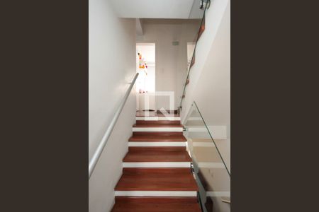 Casa de condomínio à venda com 153m², 3 quartos e 2 vagas Casa de condomínio à venda com 153m², 3 quartos e 2 vagasEscada