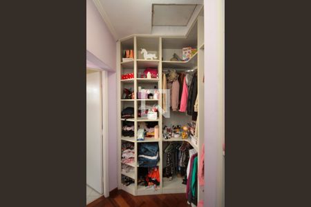 Casa de condomínio à venda com 153m², 3 quartos e 2 vagas Casa de condomínio à venda com 153m², 3 quartos e 2 vagasCloset