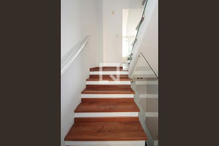 Casa de condomínio à venda com 153m², 3 quartos e 2 vagas Casa de condomínio à venda com 153m², 3 quartos e 2 vagasescada