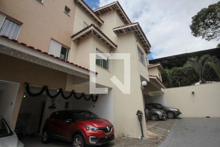 Casa de condomínio à venda com 153m², 3 quartos e 2 vagas Casa de condomínio à venda com 153m², 3 quartos e 2 vagasfrente da casa