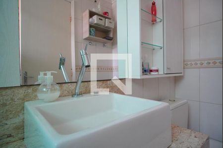 Banheiro  de apartamento à venda com 1 quarto, 33m² em Vila Ipiranga, Porto Alegre