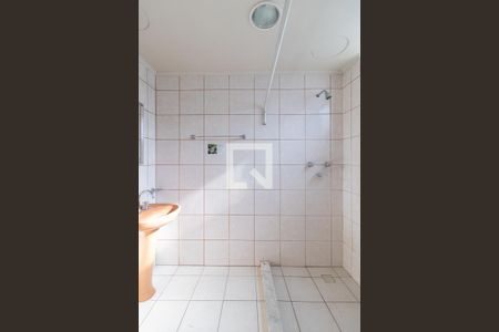 Banheiro de kitnet/studio para alugar com 1 quarto, 24m² em Centro Histórico, Porto Alegre