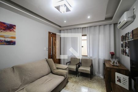 Sala de casa para alugar com 2 quartos, 145m² em Vila Marines, Nova Iguaçu