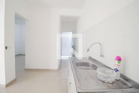 Sala e cozinha  de casa para alugar com 1 quarto, 45m² em Parque Pinheiros, Taboão da Serra