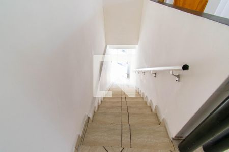 Escada de casa para alugar com 1 quarto, 50m² em Jardim Iva, São Paulo