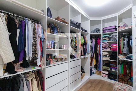 Closet de casa à venda com 3 quartos, 180m² em Jaguaribe, Osasco