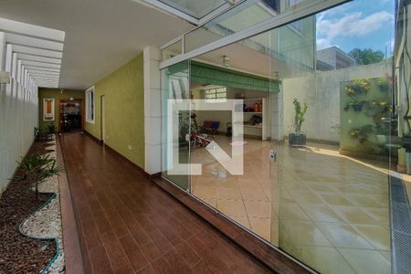 Corredor Entrada de casa à venda com 4 quartos, 400m² em Vila Monumento, São Paulo