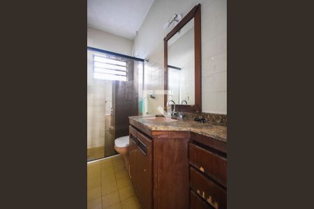 Banheiro de casa para alugar com 3 quartos, 200m² em Super Quadra Morumbi, São Paulo