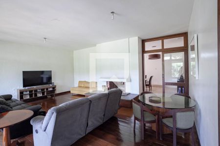 Sala 1 de casa à venda com 7 quartos, 294m² em Braúnas, Belo Horizonte