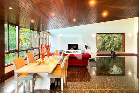 Sala de casa de condomínio para alugar com 5 quartos, 1000m² em Itanhangá, Rio de Janeiro