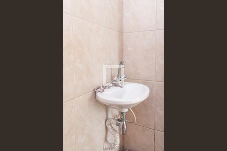Casa à venda com 160m², 3 quartos e 2 vagas Casa à venda com 160m², 3 quartos e 2 vagasBanheiro dos fundos
