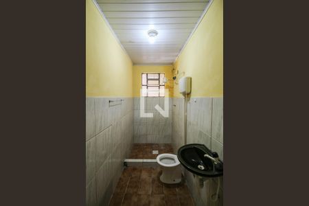 Banheiro de casa para alugar com 1 quarto, 55m² em Centro, Nilópolis