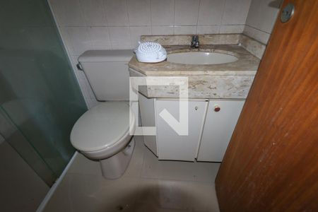 Banheiro Social de apartamento para alugar com 1 quarto, 30m² em Cristo Rei, Curitiba