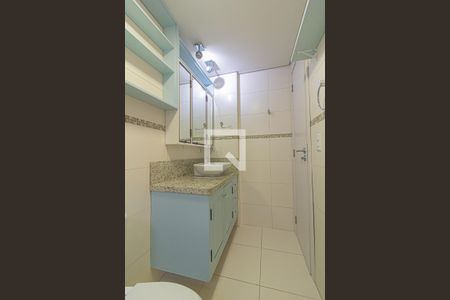 Banheiro de kitnet/studio para alugar com 1 quarto, 30m² em Mercês, Curitiba