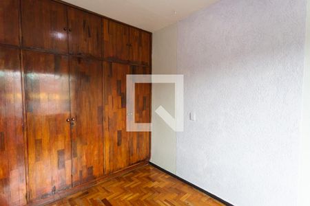 Quarto 1 de casa à venda com 5 quartos, 300m² em Pompéia, Belo Horizonte