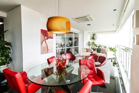 Apartamento à venda com 473m², 3 quartos e 5 vagas Apartamento à venda com 473m², 3 quartos e 5 vagasVaranda