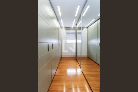 Apartamento à venda com 473m², 3 quartos e 5 vagas Apartamento à venda com 473m², 3 quartos e 5 vagasCloset Suíte Master
