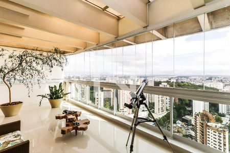 Apartamento à venda com 473m², 3 quartos e 5 vagas Apartamento à venda com 473m², 3 quartos e 5 vagasVaranda 2