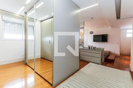 Apartamento à venda com 473m², 3 quartos e 5 vagas Apartamento à venda com 473m², 3 quartos e 5 vagasCloset Suíte Master