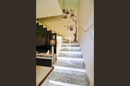 Escada de casa à venda com 2 quartos, 60m² em Utinga, Santo André