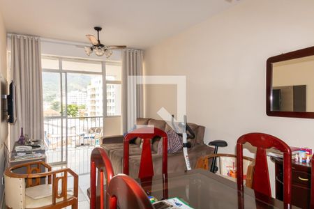 Apartamento à venda com 76m², 2 quartos e 1 vagaSala