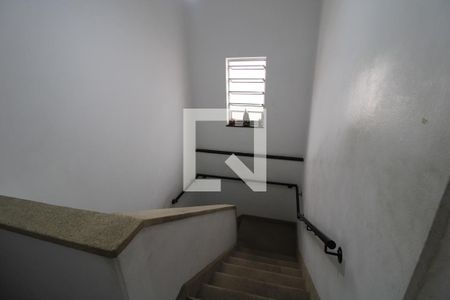 Escada de casa à venda com 3 quartos, 316m² em Jardim Sabara, São Paulo