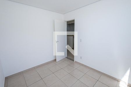 Quarto 1  de apartamento para alugar com 2 quartos, 55m² em Conjunto Celso Machado, Belo Horizonte