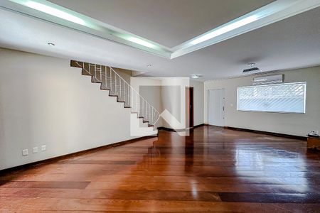 Sala de casa para alugar com 3 quartos, 240m² em Vila Monumento, São Paulo