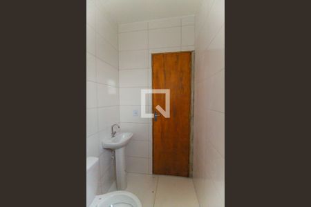 Banheiro de kitnet/studio para alugar com 1 quarto, 24m² em Vila Clara, São Paulo