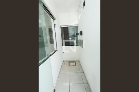 Sala / varanda de casa para alugar com 2 quartos, 50m² em Santa Mônica, Belo Horizonte