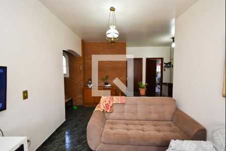 Sala de casa à venda com 3 quartos, 246m² em Vila Nivi, São Paulo