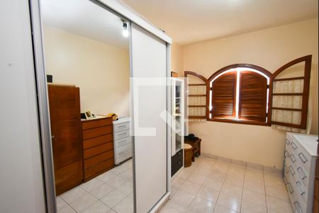 Closet de casa à venda com 3 quartos, 246m² em Vila Nivi, São Paulo