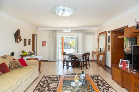 Sala de casa para alugar com 5 quartos, 521m² em Jardim Virgínia, Guarujá