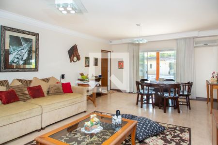 Sala de casa para alugar com 5 quartos, 521m² em Jardim Virgínia, Guarujá