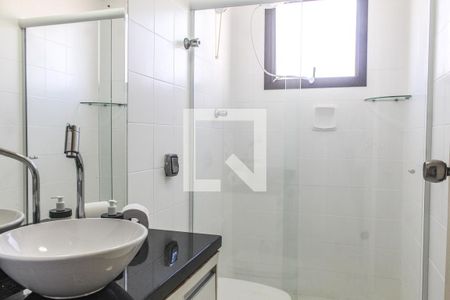 Banheiro da Suíte 1 de apartamento para alugar com 2 quartos, 85m² em Jardim Las Palmas, Guarujá