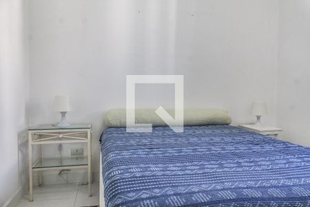 Quarto 1  de apartamento para alugar com 2 quartos, 85m² em Jardim Las Palmas, Guarujá